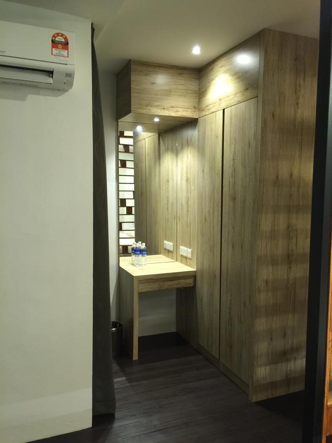 The Oikos Hotel Pontian Kecil Exterior photo