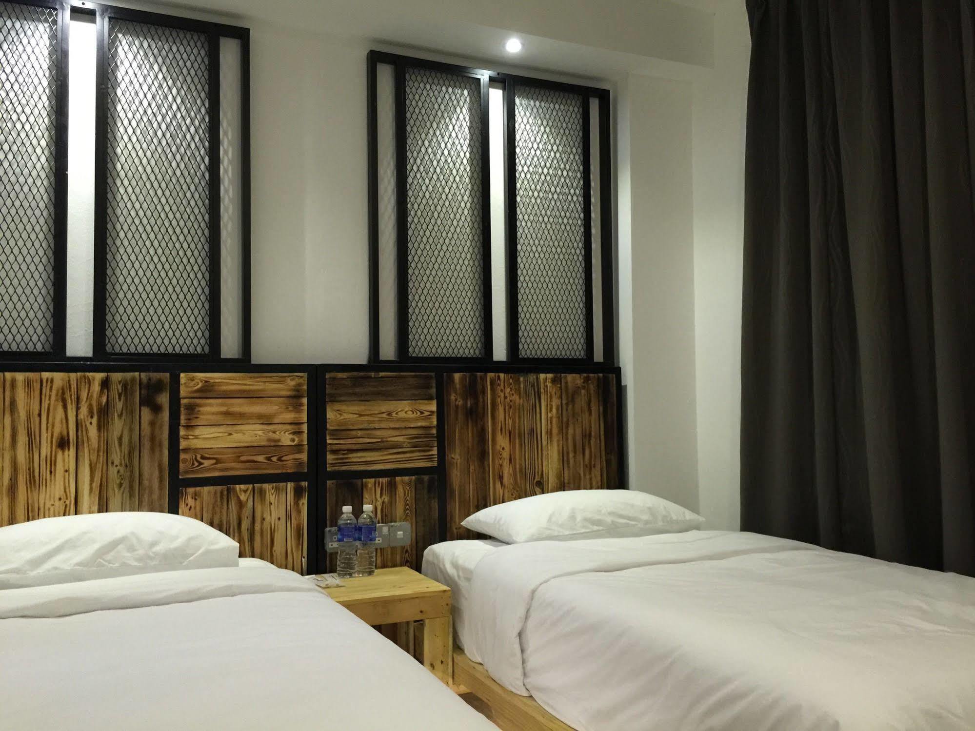 The Oikos Hotel Pontian Kecil Exterior photo