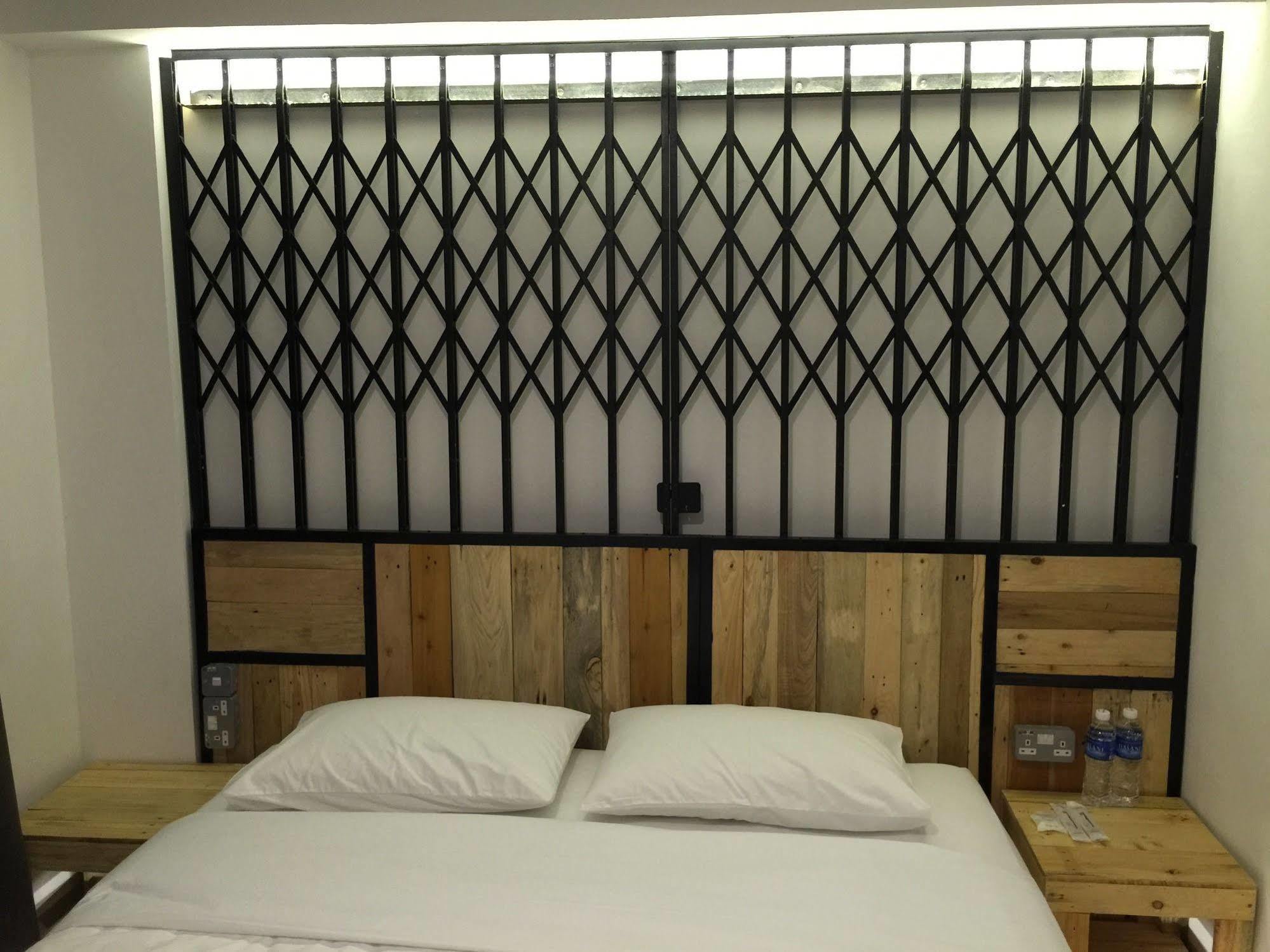 The Oikos Hotel Pontian Kecil Exterior photo