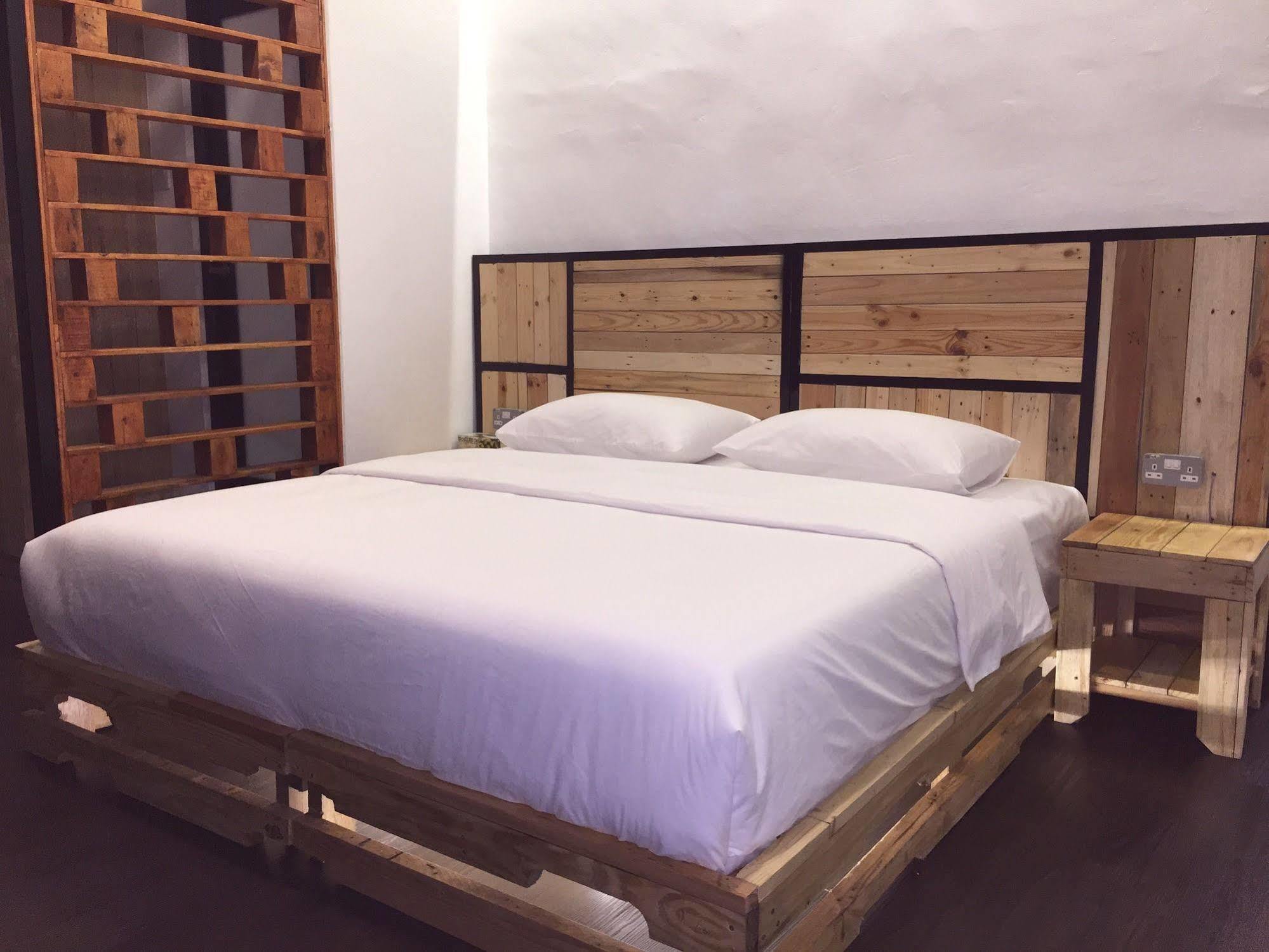 The Oikos Hotel Pontian Kecil Exterior photo
